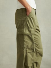 Khaki - Reiss Alessio Combat-Hose in Tapered-Fit aus Baumwolle mit Kordelzug - Bild 4 von 6