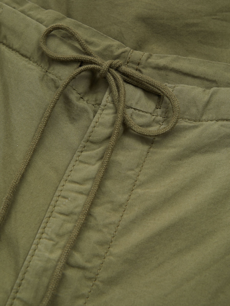 Khaki - Reiss Alessio Combat-Hose in Tapered-Fit aus Baumwolle mit Kordelzug - Bild 6 von 6 Khaki - Reiss Alessio Combat-Hose in Tapered-Fit aus Baumwolle mit Kordelzug - Bild 6 von 6