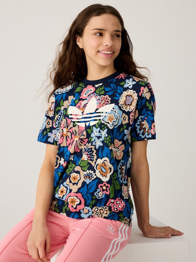 أزرق - أبيض - تيشِرت مورد قطن 100% تشكيلة Liberty London من adidas originals - صورة 1 من 6