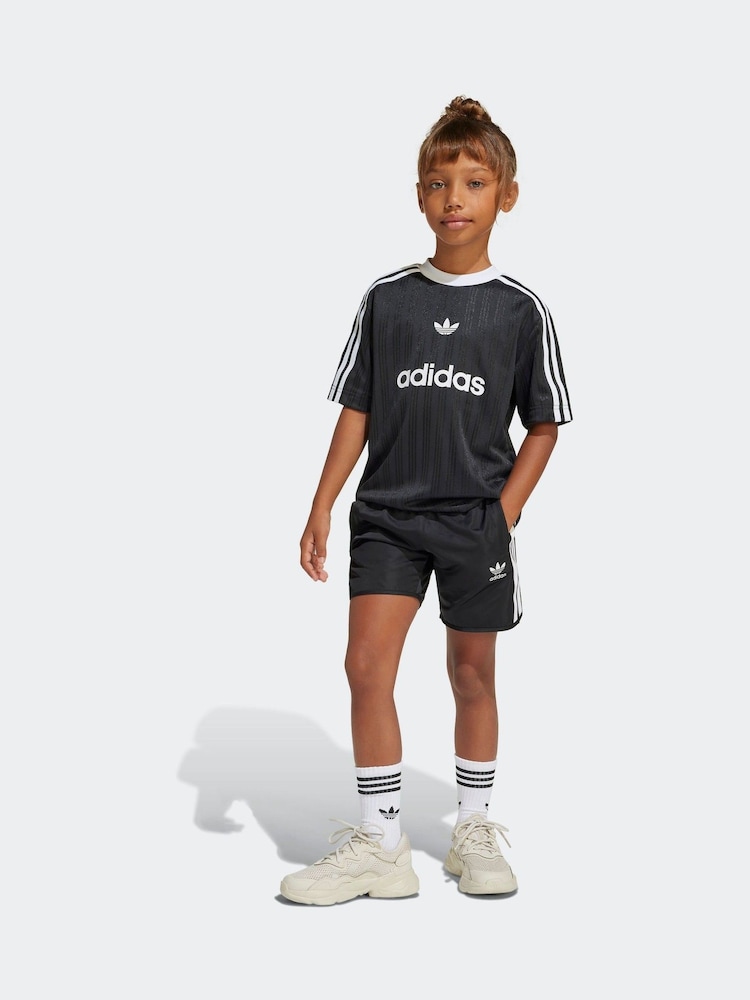 أسود - طقم من شورت وتيشِرت كرة قدم من adidas originals - صورة 1 من 8