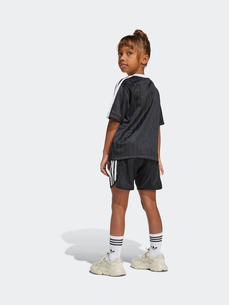 أسود - طقم من شورت وتيشِرت كرة قدم من adidas originals - صورة 2 من 8