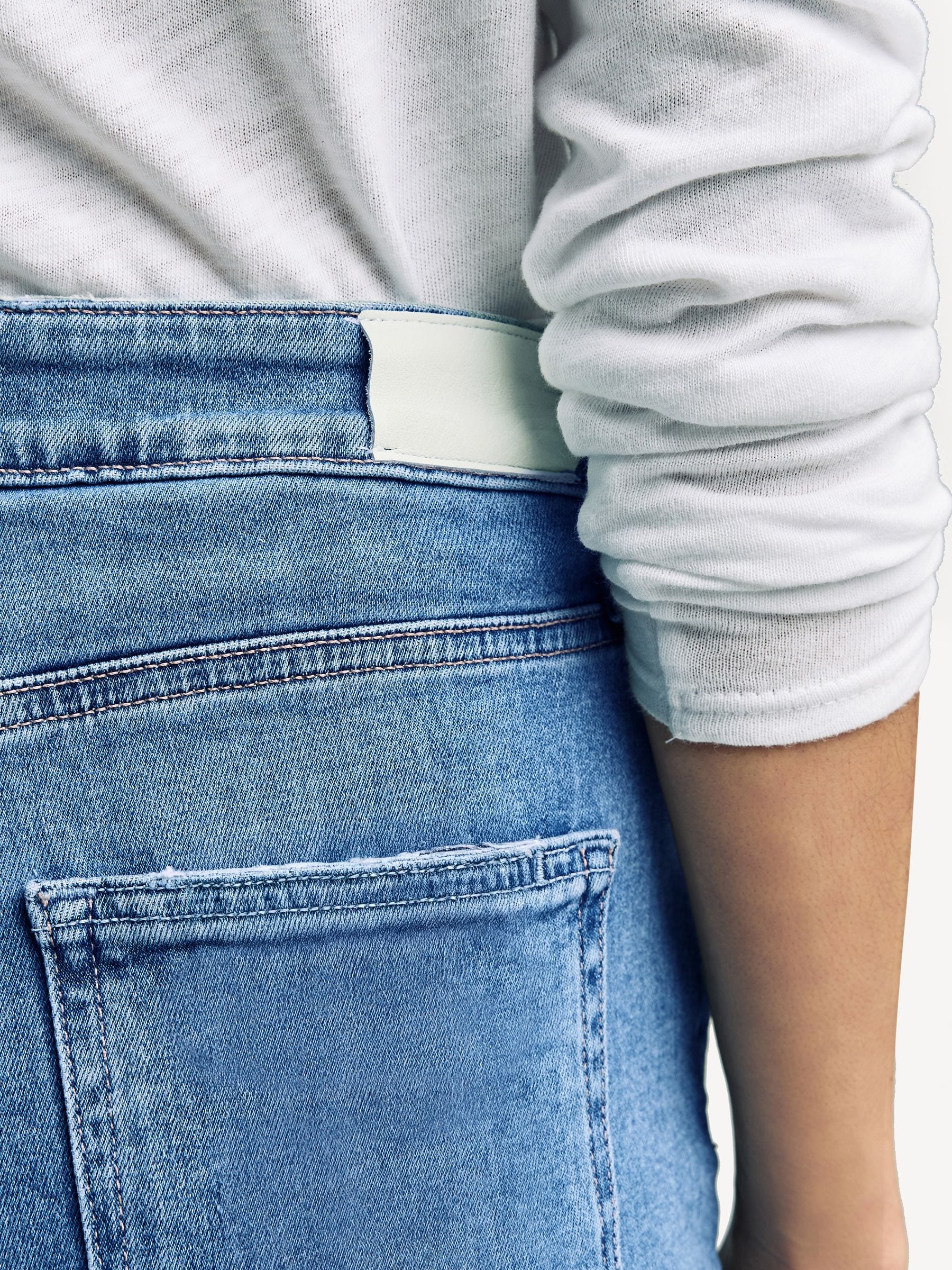 バッグ JESSA MAE ALFECHE   JEANS PETITES The Lil Weekender Fray - Chip On My Shoulder | MOTHER DENIM