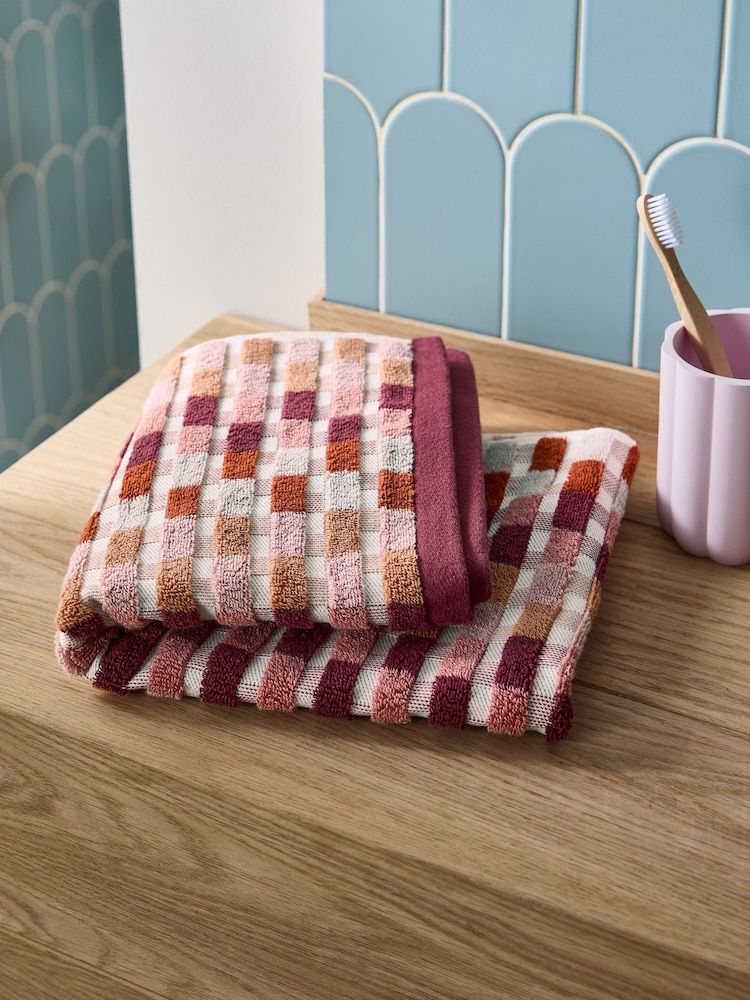 Berry Pink Sketch 100% Cotton Towel - Image 2 of 4
