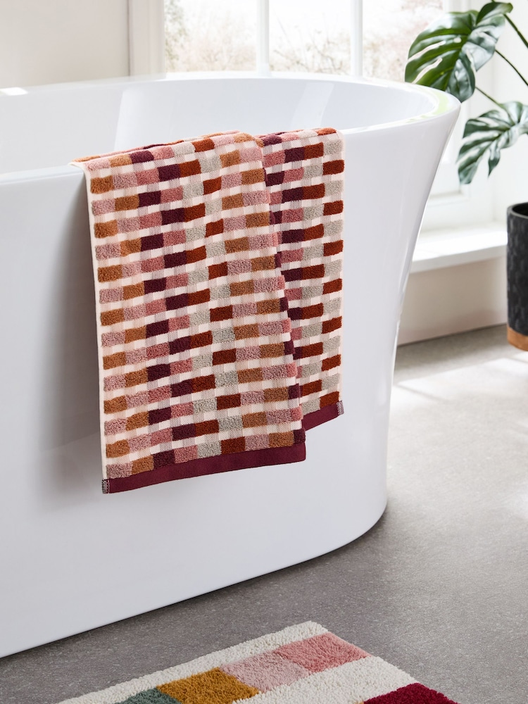 Berry Pink Sketch 100% Cotton Towel - Image 3 of 4