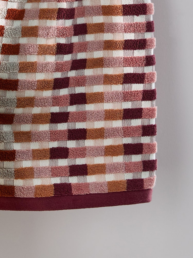 Berry Pink Sketch 100% Cotton Towel - Image 4 of 4