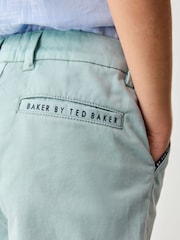 أخضر - شورت تشينو من Baker by Ted Baker  - صورة 5 من 10