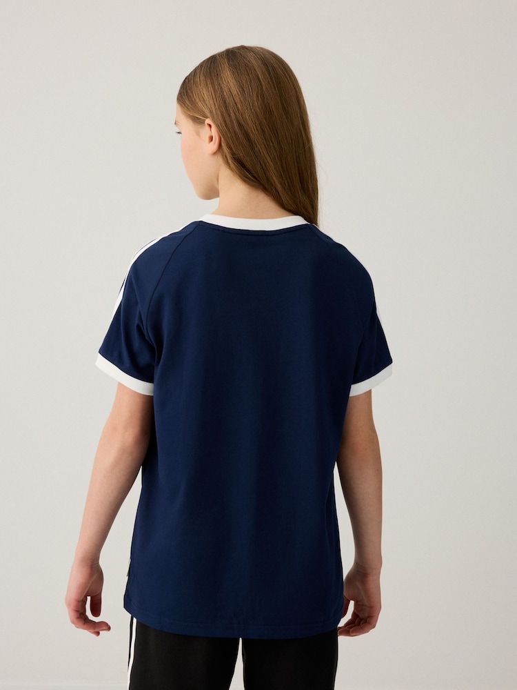 تيشِرت قطن 100% فضفاض مُزيَّن بشعار كبير من adidas originals - Image 3 of 6