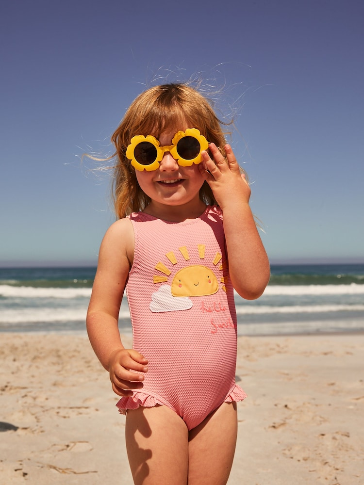 Pink-Sonnenschein - Badeanzug mit Rüschenbeinen (3Monate–7Jahre) - Bild 1 von 8 Pink-Sonnenschein - Badeanzug mit Rüschenbeinen (3Monate–7Jahre) - Bild 1 von 8