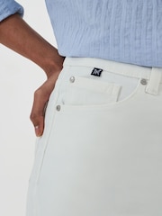Weiß - Crew Clothing gerade geschnittene Cropped-Jeans - Bild 4 von 5