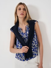 Crew Clothing – Ondine – Oberteil mit Rüschenärmeln - Bild 1 von 5