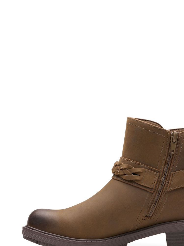 Braun - Clarks Mushroom Stiefel „Oily Hearth Kaylie“ - Bild 2 von 7