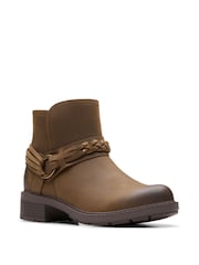 Braun - Clarks Mushroom Stiefel „Oily Hearth Kaylie“ - Bild 3 von 7