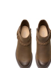 Braun - Clarks Mushroom Stiefel „Oily Hearth Kaylie“ - Bild 6 von 7