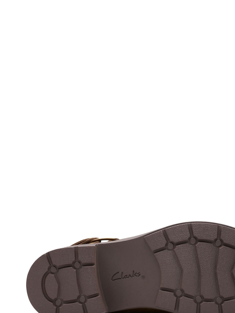 Braun - Clarks Mushroom Stiefel „Oily Hearth Kaylie“ - Bild 7 von 7 Braun - Clarks Mushroom Stiefel „Oily Hearth Kaylie“ - Bild 7 von 7