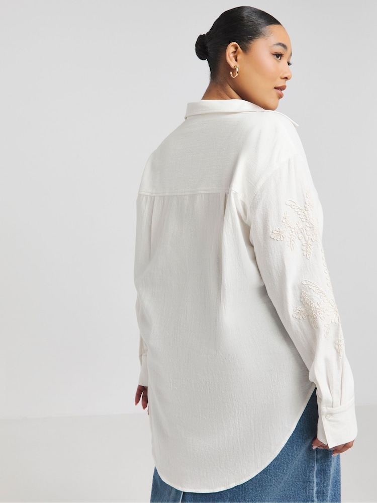 Simply Be White Embroidered Sleeve Relaxed Shirt - Image 2 of 4 Simply Be White Embroidered Sleeve Relaxed Shirt - Image 2 of 4