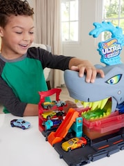 Hot Wheels City Ultra Shark Car Wash - Image 6 of 6