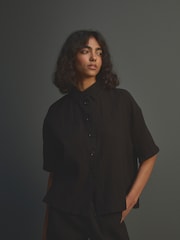 Noir - Chemise coordonnée texturée à manches courtes avec lin - Image 1 of 7