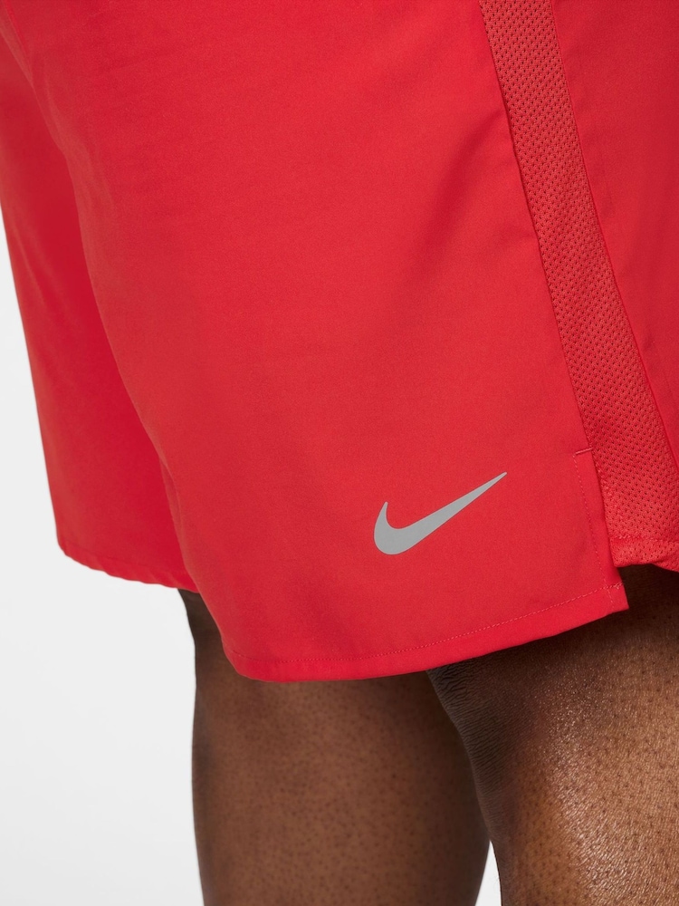 University rood - 7 inch - Nike Challenger Dri-FIT 7 inch hardloopshorts met voering - Image 7 of 8