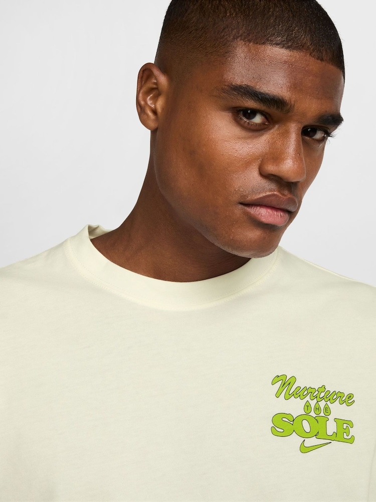 Nike Green Sportswear Blooming Graphic 100% Cotton T-Shirt - Image 3 of 6