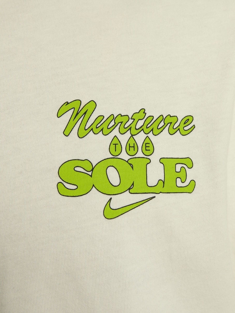Nike Green Sportswear Blooming Graphic 100% Cotton T-Shirt - Image 4 of 6