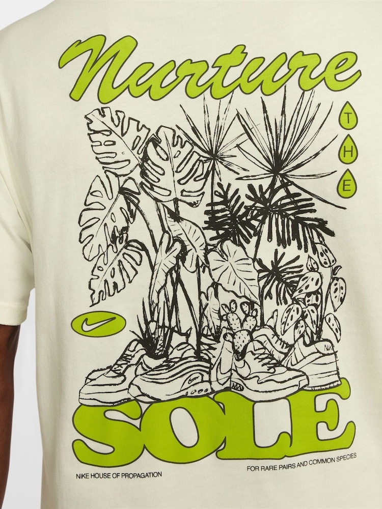 Nike Green Sportswear Blooming Graphic 100% Cotton T-Shirt - Image 5 of 6