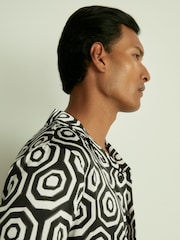 Reiss Black/White Canape Geometric-Print Poplin Cuban-Collar Shirt - Image 4 of 6