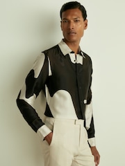 Reiss Chocolate Brown Montana Abstract-Print Poplin Shirt - Image 4 of 7