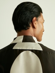 Reiss Chocolate Brown Montana Abstract-Print Poplin Shirt - Image 5 of 7