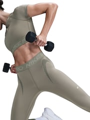 Nike Green Pro Mid Rise 7/8 Graphic Leggings - Image 6 of 7