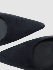 해군 - Reiss Tilly Suede Pointed-Toe Mid-Heel Court Shoes - 5의 이미지 4