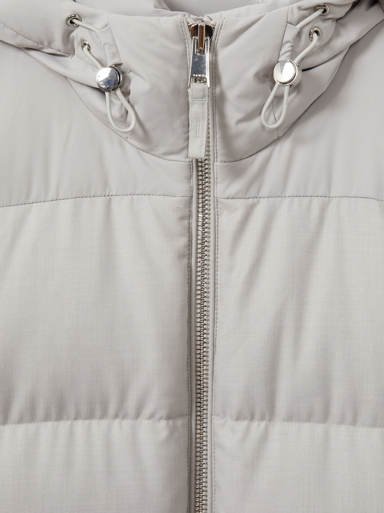 siva - Prešita puhovka Reiss Carston Patch-Pocket; suknjič - Slika 7 iz 7 siva - Prešita puhovka Reiss Carston Patch-Pocket; suknjič - Slika 7 iz 7
