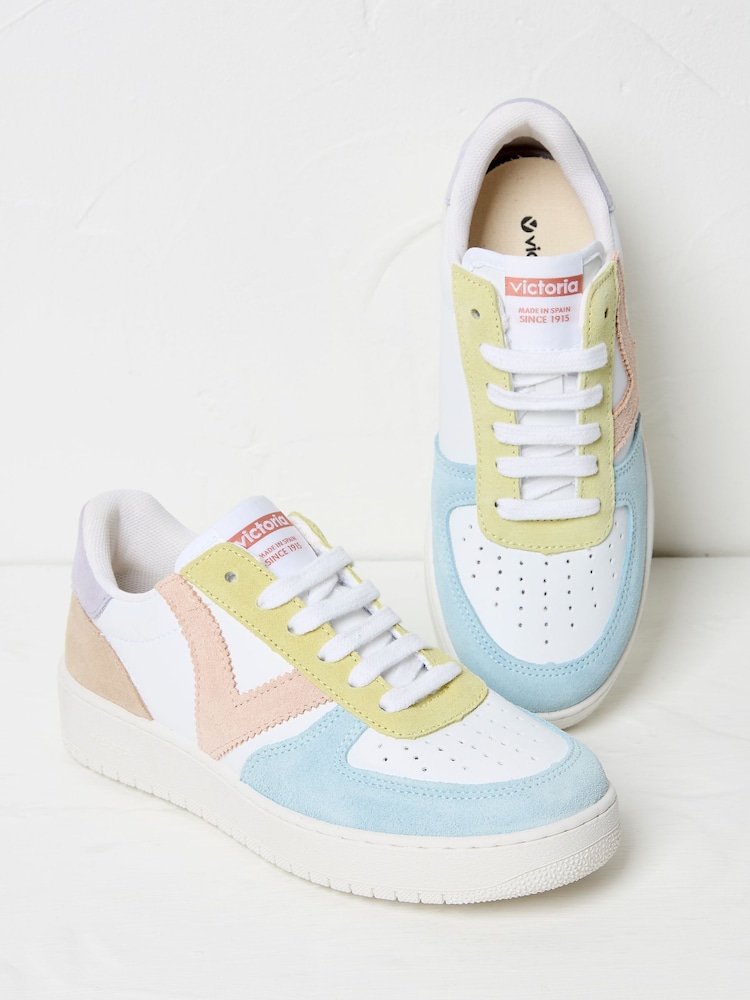 Sneaker - Bild 2 von 3 Sneaker - Bild 2 von 3
