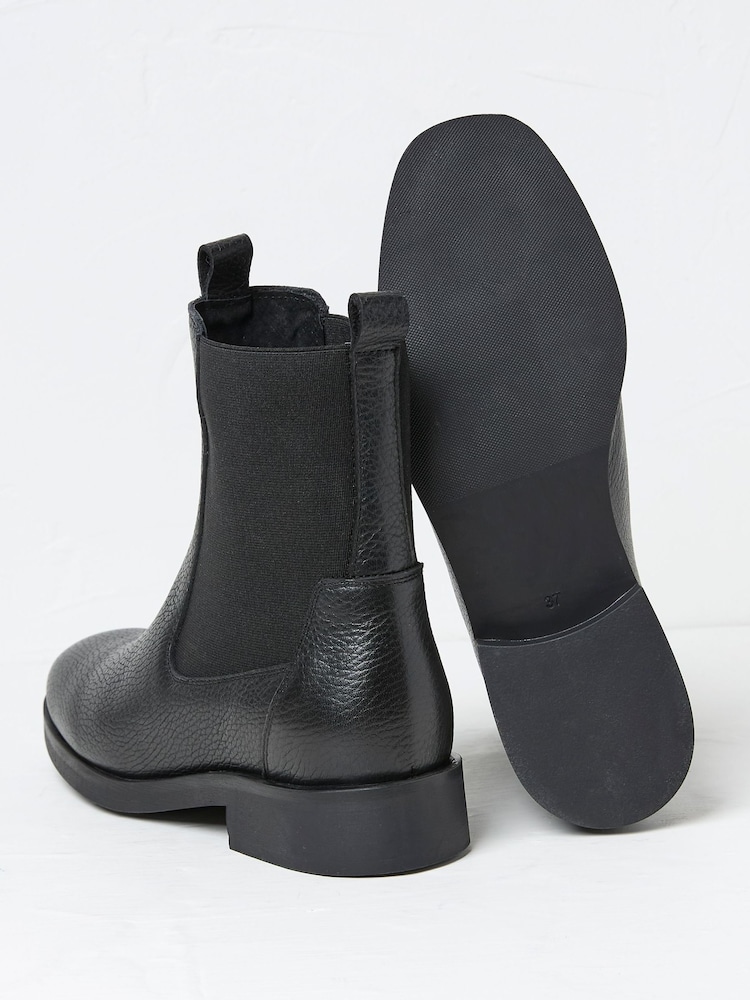 FatFace Blair Black Chelsea Boots - Image 2 of 3 FatFace Blair Black Chelsea Boots - Image 2 of 3