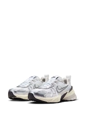Nike White/Metallic V2K Retro Runner Trainers - Image 2 of 12
