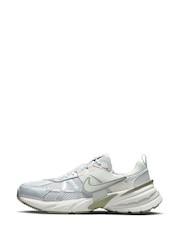 Nike White Silver V2K Retro Runner Trainers - Image 2 of 9