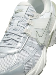Nike White Silver V2K Retro Runner Trainers - Image 8 of 9