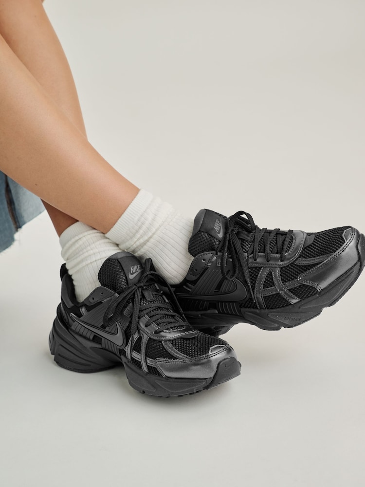 Nike Black V2K Retro Runner Trainers - Image 2 of 12