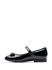 Charol negro - Zapatos de cuero Clarks Finja Tap Mary Jane con lazo - Imagen 2 de 7