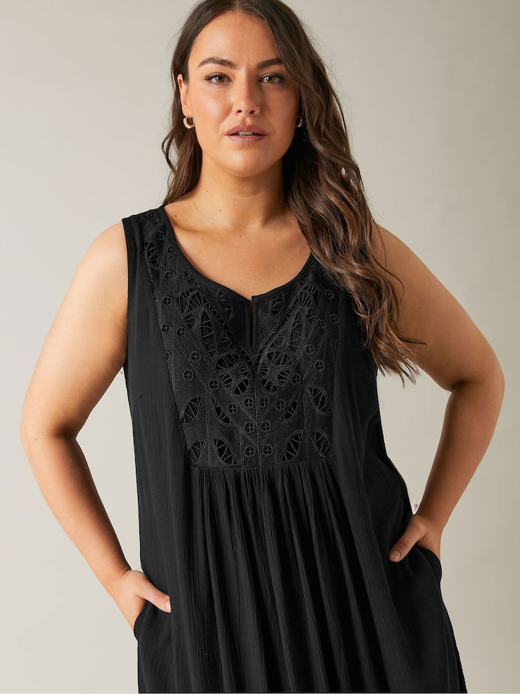 Evans Curve Crinkle Broderie Maxi Dress - Image 4 of 5