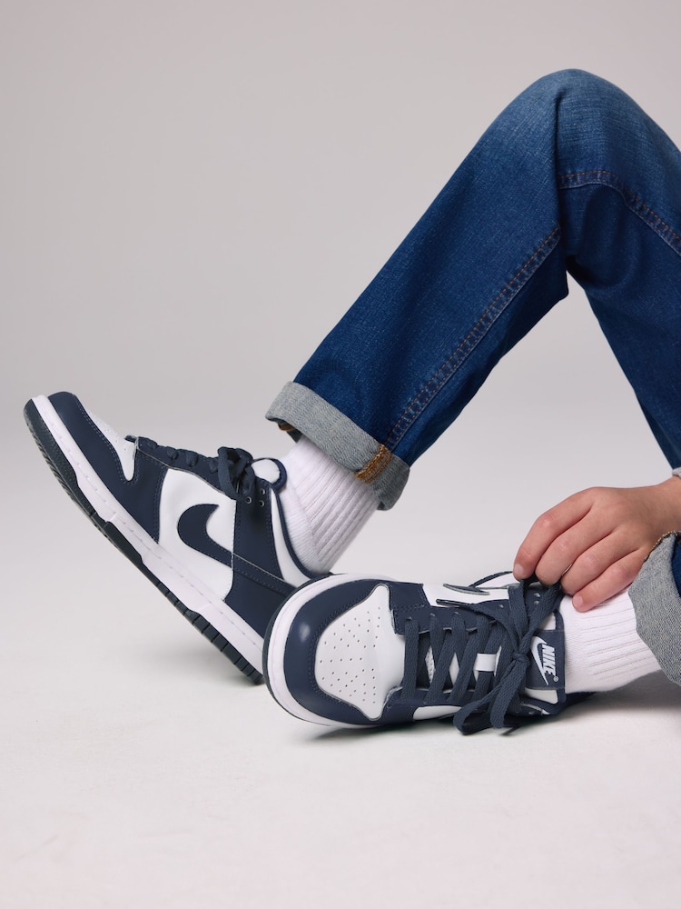 Marineblau/Weiß - Nike Dunk Niedriger Sneaker für Jugendliche - Bild 1 von 12 Marineblau/Weiß - Nike Dunk Niedriger Sneaker für Jugendliche - Bild 1 von 12