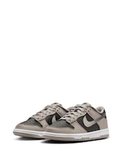 Estilo universitario en gris/negro - Nike Youth Dunk Bajo Trainers - Imagen 3 de 8