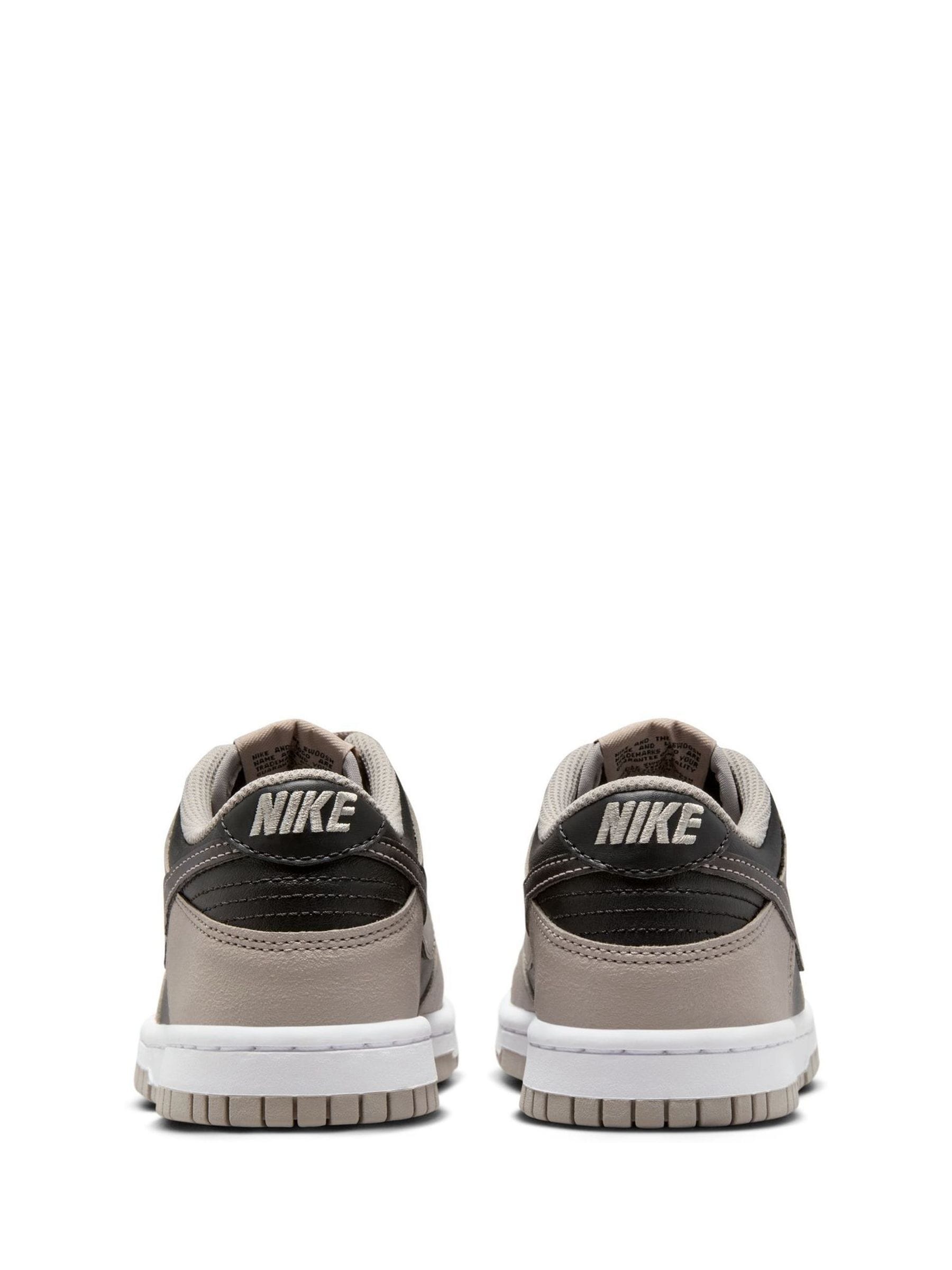 Przeglądaj College Grey/Black - Nike Youth Dunk Low Trainers