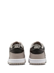 Estilo universitario en gris/negro - Nike Youth Dunk Bajo Trainers - Imagen 5 de 8
