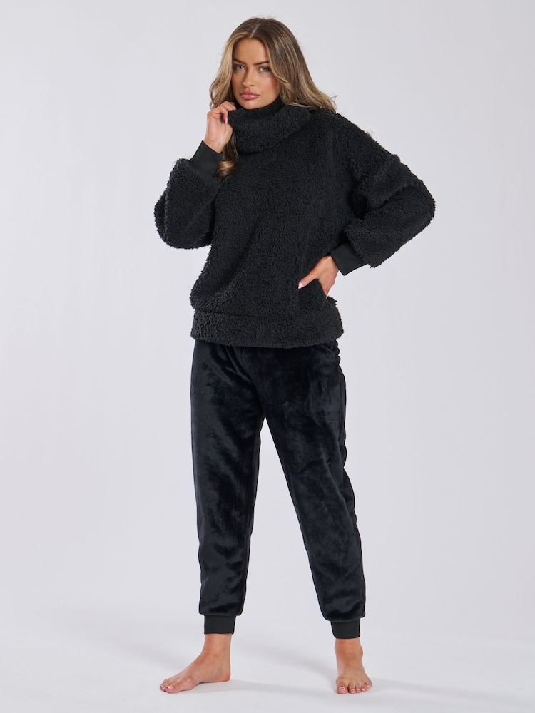 Schwarz - Loungeable Borg Removeable Snood Jumper and Luxury Fleece Jogger Lounge Set - Bild 1 von 6 Schwarz - Loungeable Borg Removeable Snood Jumper and Luxury Fleece Jogger Lounge Set - Bild 1 von 6