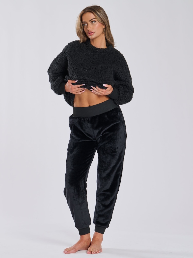 Schwarz - Loungeable Borg Removeable Snood Jumper and Luxury Fleece Jogger Lounge Set - Bild 2 von 6 Schwarz - Loungeable Borg Removeable Snood Jumper and Luxury Fleece Jogger Lounge Set - Bild 2 von 6