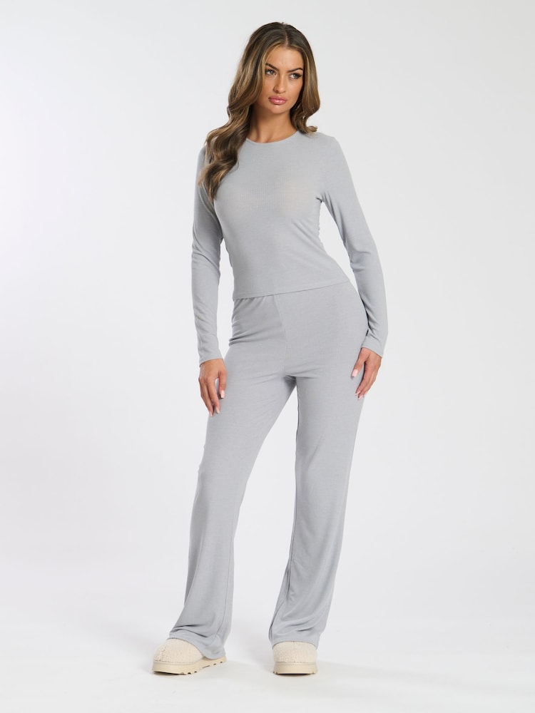 Loungeable Langarm-Oberteil und Leggings mit ausgestelltem Bein im Lounge Set - Bild 1 von 5 Loungeable Langarm-Oberteil und Leggings mit ausgestelltem Bein im Lounge Set - Bild 1 von 5