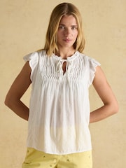 Blanco - Joules Nolan Sleeveless Smocked Blouse - Imagen 1 de 10