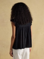 Negro - Joules Nolan Sleeveless Smocked Blouse - Imagen 2 de 7