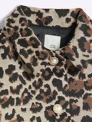 سترة بطبعة جلد فهد للبنات من River Island - صورة 2 من 3