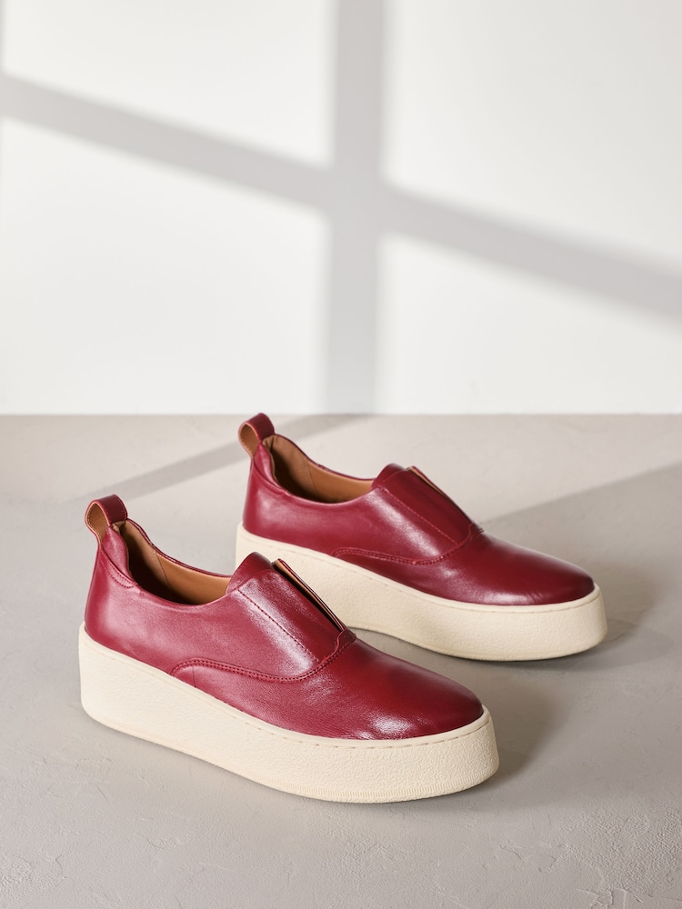 Rot - Signature Forever Comfort® Lederturnschuhe mit Keilabsatz - Bild 1 von 6 Rot - Signature Forever Comfort® Lederturnschuhe mit Keilabsatz - Bild 1 von 6